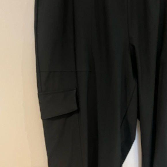 Women’s High Waisted Sleek Tech Cargo Ankle Pants from Old Navy - Picture 5 of 8